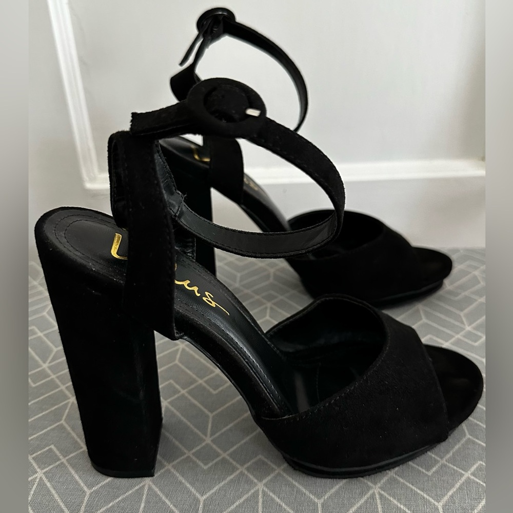Lulu’s Black Heels - Picture 4 of 7